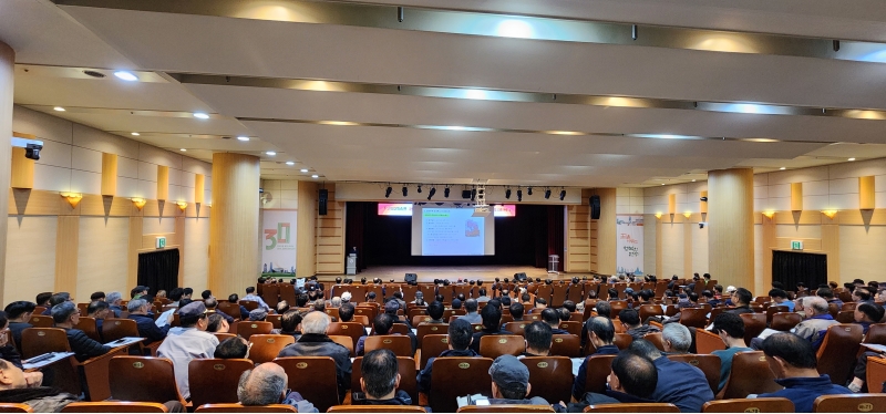 연수구는 지난 23일 구청 연수아트홀에서 의무 관리대상 공동주택 시설물 안전관리책임자 경비 책임자 등 290여 명을 대상으로 2025년 공동주택 소방‧방범 교육을 진행했다